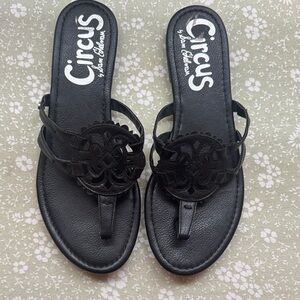 NWOT Circus by Sam Edelman Black Flat Sandals Size 9